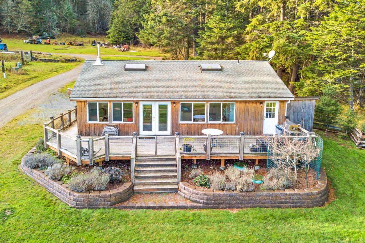 Obstruction Pass Cottage Olga Exterior photo